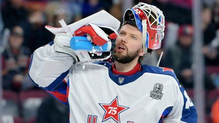 Le gardien de but du CSKA Moscou, Ivan Fedotov, lors d'un match de barrage dans le championnat russe, le 18 avril 2022. (ALEXANDRE OVCHAROV / AFP)