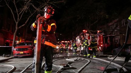 Au moins douze personnes sont mortes, jeudi 28 décembre 2017, dans un incendie, à New York (Etats-Unis).&nbsp; (AMR ALFIKY / REUTERS)