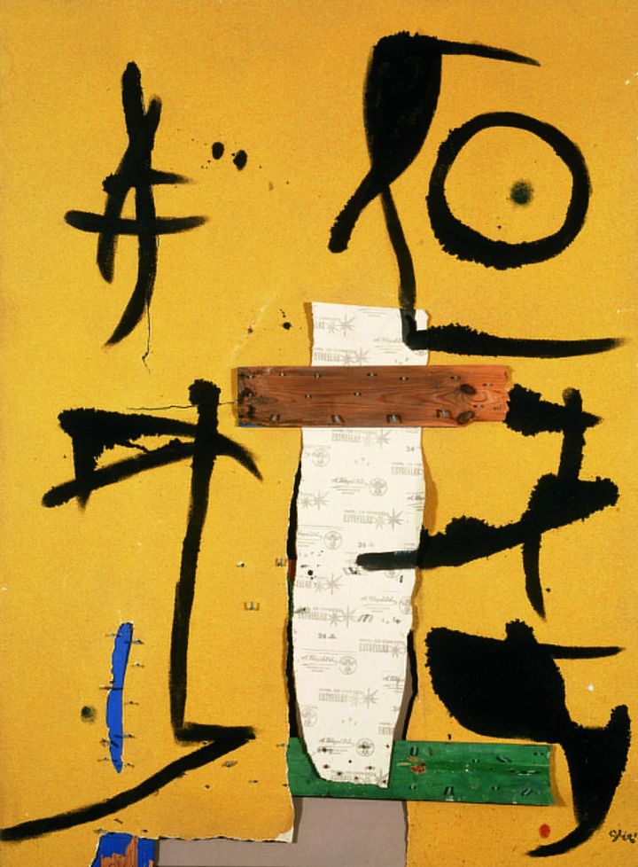 Joan Miró, Personnage, oiseaux, 1976, huile sur papier de verre, bois et clous, photo Joan Ramón Bonet &amp; David Bonet / Courtesy Archivo Fundació Pilar i Joan Miró a Mallorca
 (Successió Miró / 2013, ProLitteris, Zurich)