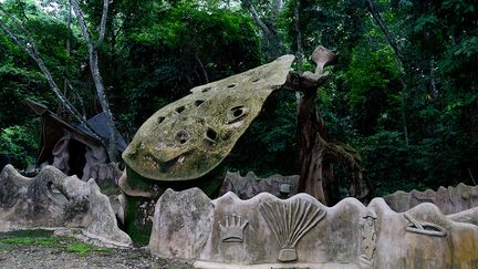 En 1965, la forêt a été déclarée monument national. Cette désignation initiale a été modifiée et étendue en 1992 pour que soit assurée la protection de la totalité de ses 75 hectares. La politique culturelle nigériane de 1988 stipule que "l’Etat doit préserver comme des monuments les anciens remparts et portes, sites, palais, sanctuaires et bâtiments publics, et promouvoir les bâtiments d’importance historique et les sculptures monumentales", explique l’Unesco.&nbsp;&nbsp; (PIUS UTOMI EKPEI / AFP)