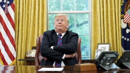 Donald Trump dans son bureau ovale, à la Maison Blanche. (MANDEL NGAN / AFP)