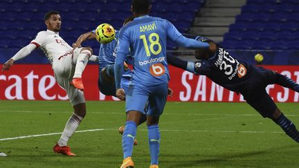 Mandanda a encore réussi un bon match avec l'OM (JEAN-PHILIPPE KSIAZEK / AFP)