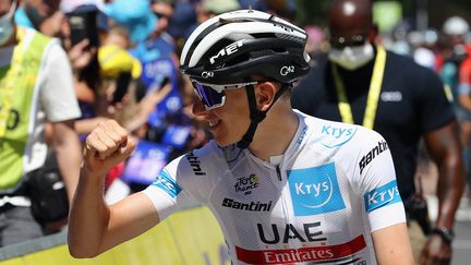 Tadej Pogacar au départ de la 13e étape du Tour de France au Bourg d'Oisans (Isère), le 15 juillet 2022. (DAVID PINTENS / AFP)