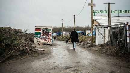 L'entrée sud de la "jungle" de Calais (Pas-de-Calais), le 20 février 2016.&nbsp; (JULIEN PITINOME / NURPHOTO / AFP)