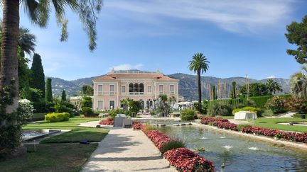 Le jardin à la française de la villa Ephrussi de Rothschild, à Saint-Jean-Cap-Ferrat (Alpes-Maritimes), juillet 2023 (ANNE CHEPEAU / FRANCEINFO / RADIO FRANCE)