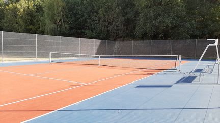 Un court de tennis déserté, dans la Creuse (photo d'illustration ). (SIMON CARDONA / FRANCE-BLEU CREUSE)