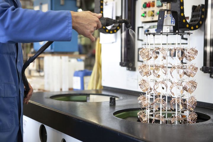 Au Cheylard, en Ardèche, la fabrication des&nbsp;bijoux Les Georgettes (Altesse)