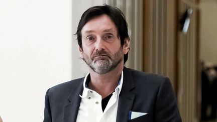 Le comédien Pierre Palmade, convoqué pour une affaire de stupéfiant, à la sortie du palais de justice de Paris, le 6 juin 2019.&nbsp; (VINCENT ISORE / MAXPPP)