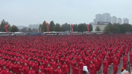 Quelle que soit la région, la danse devenue un exutoire. En Chine, elle devient particulièrement populaire notamment chez les retraités. (CAPTURE ECRAN FRANCE 2)