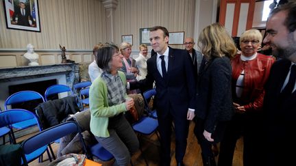 Le président de la République, Emmanuel Macron, dans la mairie de Gasny (Eure), le 15 janvier 2019. (PHILIPPE WOJAZER / AFP)