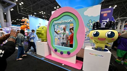 Le stand de Tamagotchi Uni lors du New York Comic Con 2023, le 15 octobre 2023. (BRYAN BEDDER / GETTY IMAGES NORTH AMERICA)