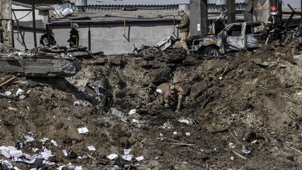 Un bombardement à Lviv (Ukraine), le 18 avril 2022. (OZGE ELIF KIZIL / ANADOLU AGENCY / AFP)