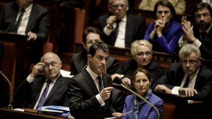 Attentats de Paris : Manuel Valls évoque des "risques chimiques et bactériologiques"