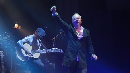 Jim Kerr en concert avec les Simple Minds à Paris, au Grand Rex, le 11 mai 2017
 (François Loock / CrowdSpark / AFP)