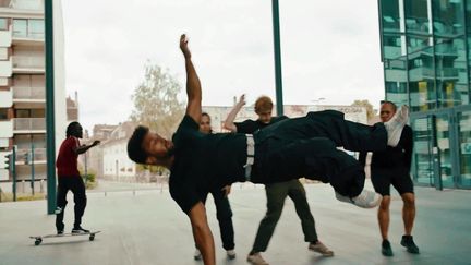 Le collectif Porte-Avion danse et crée des vidéos dans des lieux emblélatiques de Besançon&nbsp; (Collectif Porte Avion)