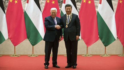 Le président palestinien Mahmoud Abbas et le président chinois Xi jinping à Pékin le 18 juillet 2017. (MARK SCHIEFELBEIN / POOL)