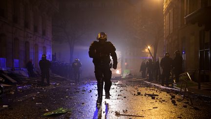 Violences à Paris : les forces de l'ordre épuisées