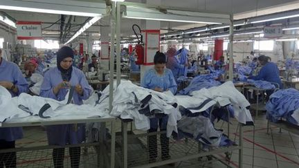 Dans une usine du groupe Aramys à Tunis le 23 juin 2015 (FTV)