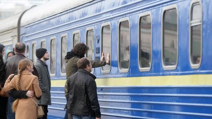 Des Ukrainiens à Odessa, le 29 mars 2022. (VLADIMIR SHTANKO / ANADOLU AGENCY / AFP)