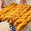 Des baguettes de pain lors d'une compétition de boulangerie, à Paris, le 6 octobre 2021.&nbsp; (XOSE BOUZAS / HANS LUCAS / AFP)