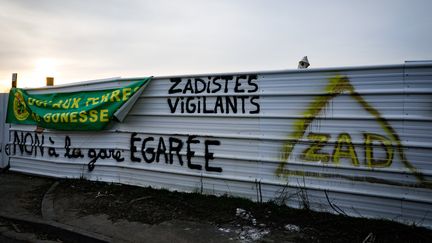 Il n'y aura plus de ZAD en France pour remettre en cause l'autorité de l'État, assure Gérald Darmanin, le ministre de l'Intérieur, le 2 avril 2023 dans le JDD. (Photo d'illustration, la ZAD de Gonesse en 2021). (GEOFFROY VAN DER HASSELT / AFP)