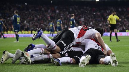 La joie des joueurs de River après le but de Quintero. (JAVIER SORIANO / AFP)