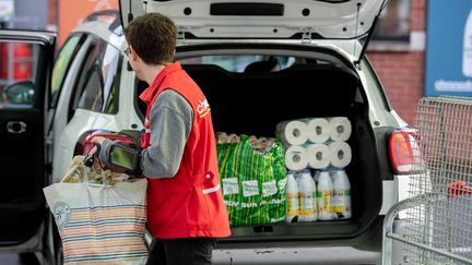 La demande dans les "drives" des supermarchés a fortement augmenté depuis le début de l'épidémie. Ici à Croix (Nord), le 29 février 2020. (MAXPPP)