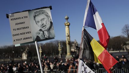 "Kenavo" ("salut"), écrit ce fan breton, qui rend hommage aux origines belges du chanteur. (THOMAS SAMSON / AFP)