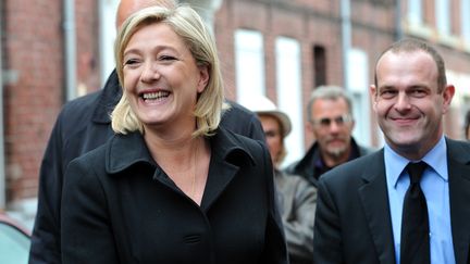 La pr&eacute;sidente du Front national, Marine Le Pen, et le secr&eacute;taire g&eacute;n&eacute;ral du FN, Steeve Briois, &agrave; H&eacute;nin-Beaumont (Pas-de-Calais), le 22 avril 2012. (PHILIPPE HUGUEN / AFP)