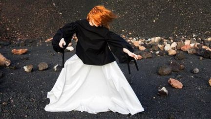 La chanteuse Alison Goldfrapp a elle-même choisi les photos illustrant l'album, après un shooting à Fuerteventura, aux Canaries. (Goldfrapp)