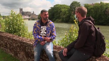 Le samedi 10 juillet, à Claye-Souilly en Seine-et-Marne a eu lieu un drame : un vendeur de 18 ans a été tué à coups de couteau suite à un différend commercial. Le midi du lendemain, on en sait plus sur le profil de l'agresseur, un sénégalais de 62 ans inconnu des services de police. (CAPTURE ECRAN FRANCE 3)