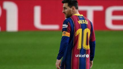 Lionel Messi égale le record de Xavi avec 767 matches disputés avec le FC Barcelone.  (LLUIS GENE / AFP)