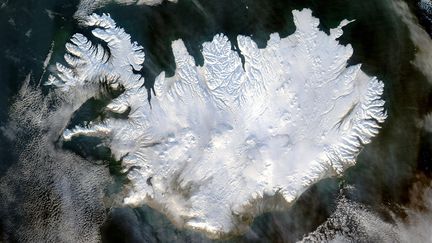 Vue satellite de l'Islande, le 28 janvier 2004. (ANN RONAN PICTURE LIBRARY / AFP)