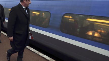  (François Hollande demande la fin de la grève à la SNCF © REUTERS/Philippe Wojazer)