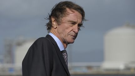 Sir Jim Ratcliffe visite une usine de sa société Ineos, le 27 septembre 2016 à&nbsp;Grangemouth (Ecosse). (ANDY BUCHANAN / AFP)