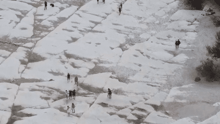 L’Italie a été sévèrement touchée par les chaleurs extrêmes en 2023, avec des températures relevées jusqu’à 48,2 °C en Sicile. Le pays, victime du nouveau phénomène de "punching ball climatique", souffre plus que les autres d’épisodes exceptionnels. (France 2)