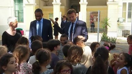 À Marseille, Emmanuel Macron annonce une "école du futur" (FRANCEINFO)