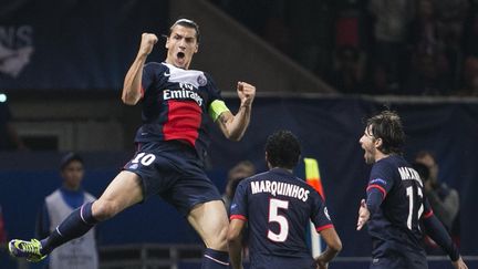 La joie de Zlatan Ibrahimovic, buteur avec le PSG contre le Benfica Lisbonne, le 2 octobre 2013. (FRANCK FIFE / AFP)