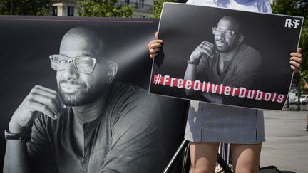 Une manifestation de soutien pour la libération d'Olivier Dubois, organisée le 8 juin 2021 à Paris. (JACOPO LANDI / HANS LUCAS VIA AFP)