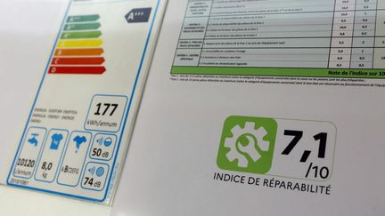 L'indice de réparabilité affiché sur un lave-linge. (PATRICK LAVAUD / MAXPPP)