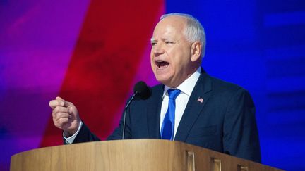 Le candidat à la vice-présidence américaine Tim Walz lors de la Convention nationale démocrate à Chicago aux Etats-Unis le 21 août 2024 (JACEK BOCZARSKI / ANADOLU)