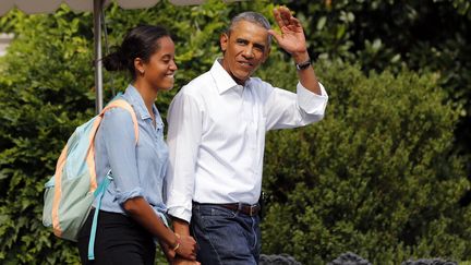 Le pr&eacute;sident am&eacute;ricain Barack Obama et sa fille Malia, le 19 ao&ucirc;t 2014, &agrave; Washington (Etats-Unis). (LARRY DOWNING / REUTERS)