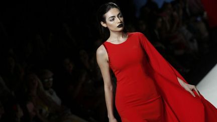 Rafeea Al-Hajsi défile à l'Arab Fashion week de Dubaï le 9 Octobre 2016. (AFP/ Karim Sahib)