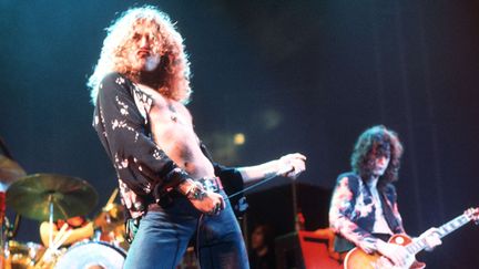 Led Zeppelin : Robert Plant et Jimmy Page sur scène en 1975.
 (Ian Dickson / Rex Featu/REX/SIPA)