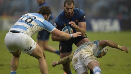 Yoann Maestri au contact de la défense argentine lors de la tournée en Amérique du Sud en 2016 (JUAN MABROMATA / AFP)