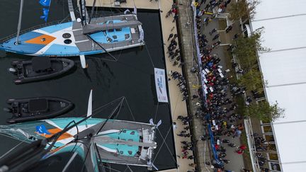 Les Imoca de Thomas Ruyant et Morgan Lagravière (For the People) et de Sam Goodchild et Antoine Koch (For The Planet) au départ de la Transat Jacques Vabre, le 29 octobre 2023 au Havre (PIERRE BOURAS / AFP)