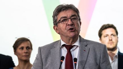 Le chef de file de La France insoumise, Jean-Luc Mélenchon,&nbsp;donne un discours après le premier tour des élections législatives, à Paris, le 12 juin 2022. (XOSE BOUZAS / HANS LUCAS / AFP)