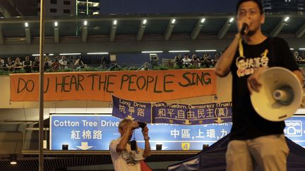 L'un des hymnes du mouvement est une chanson de la com&eacute;die musicale Les Mis&eacute;rables "Do you hear the people sing" ("est-ce que vous entendez le peuple chanter ?"), que l'on entendu &eacute;galement en Turquie sur la place Taksim. (WALLY SANTANA / AP / SIPA)