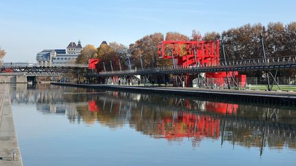 Le canal de l'Ourcq à Paris, le 28 février 2020. (MANUEL COHEN / AFP)