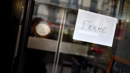 Un commerce fermé à Saint-Etienne (Loire). Photo d'illustration. (REMY PERRIN / MAXPPP)